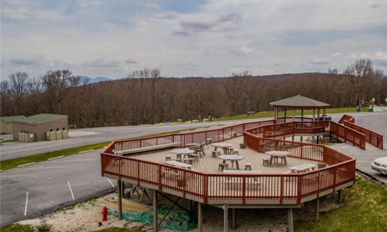 Adventure Awaits Aparthotel Beech Mountain Bagian luar foto